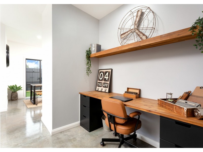 1/8 Tropicbird Crescent, Old Bar NSW 2430