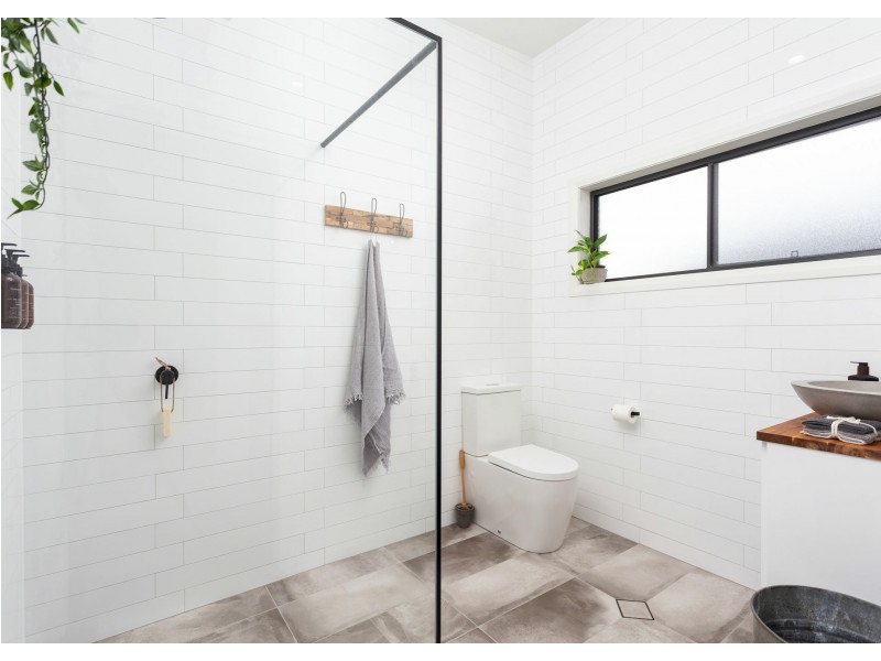 1/8 Tropicbird Crescent, Old Bar NSW 2430