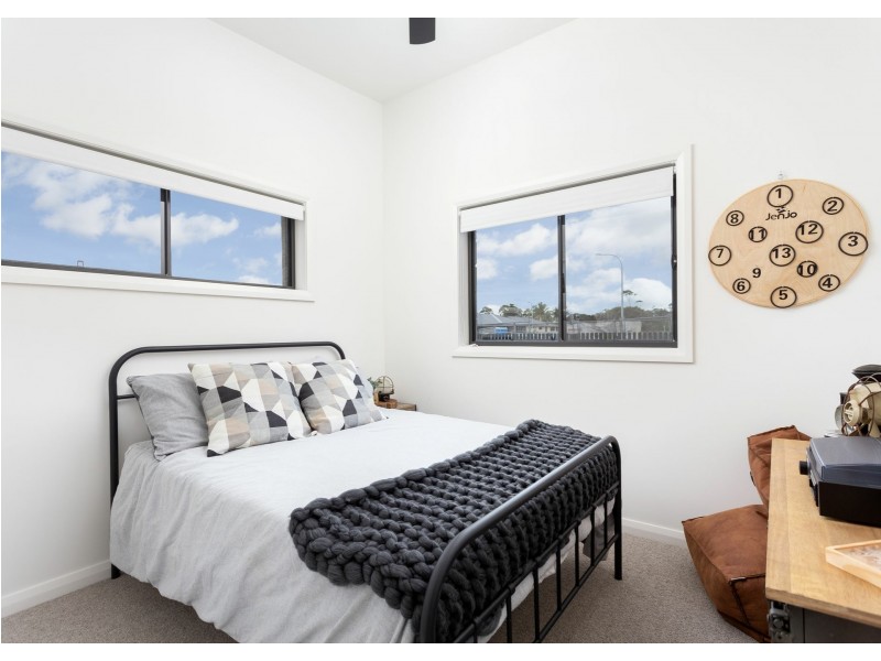 1/8 Tropicbird Crescent, Old Bar NSW 2430