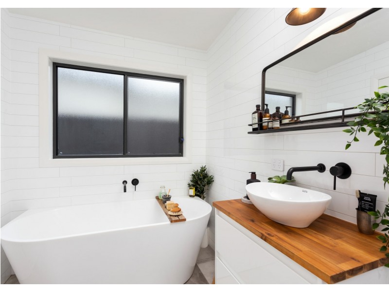 1/8 Tropicbird Crescent, Old Bar NSW 2430