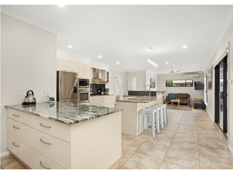 12 Ivy Crescent, Old Bar NSW 2430