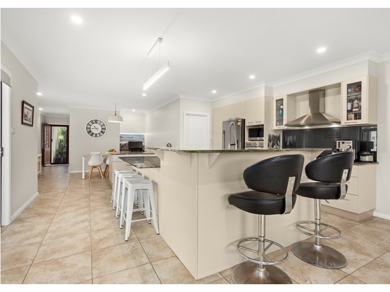 12 Ivy Crescent, Old Bar NSW 2430