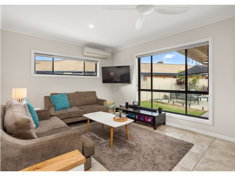12 Ivy Crescent, Old Bar NSW 2430