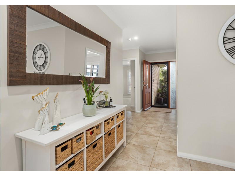 12 Ivy Crescent, Old Bar NSW 2430