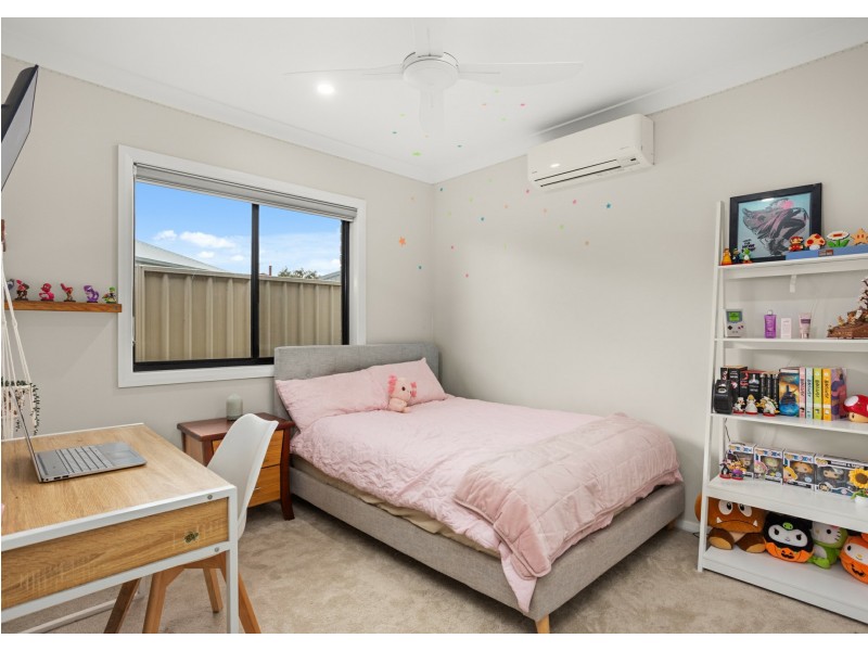 12 Ivy Crescent, Old Bar NSW 2430