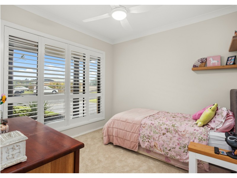 12 Ivy Crescent, Old Bar NSW 2430