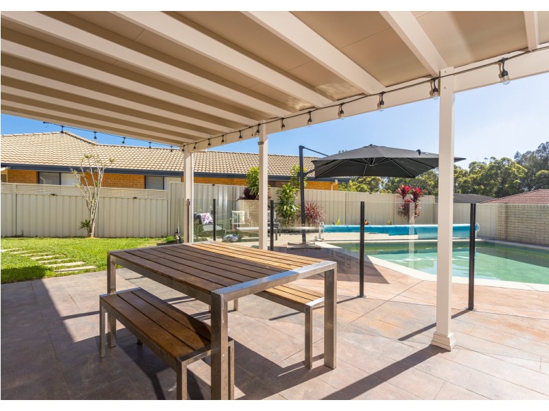 12 Ivy Crescent, Old Bar NSW 2430