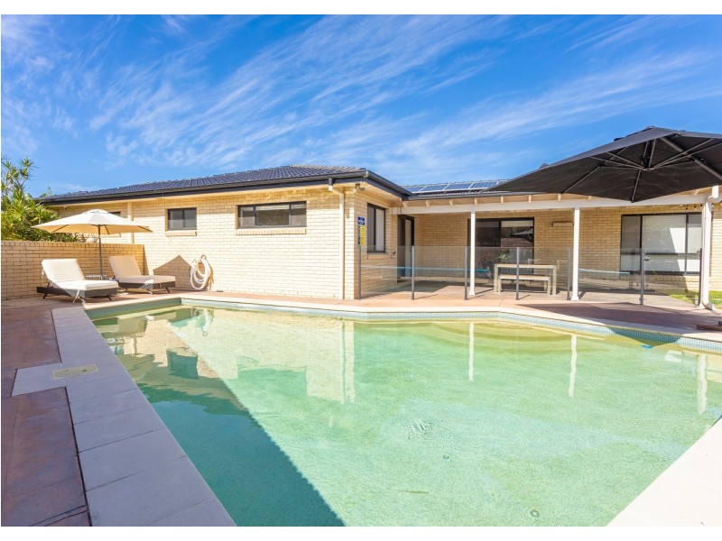 12 Ivy Crescent, Old Bar NSW 2430