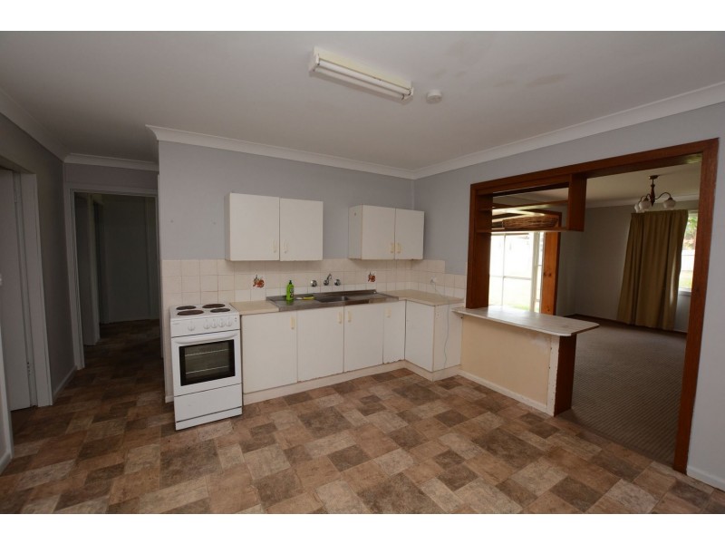 8 Old Bar Road, Old Bar NSW 2430