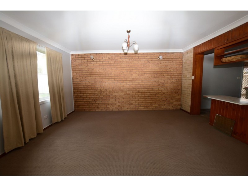 8 Old Bar Road, Old Bar NSW 2430