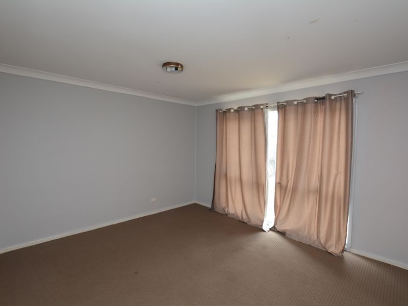 8 Old Bar Road, Old Bar NSW 2430