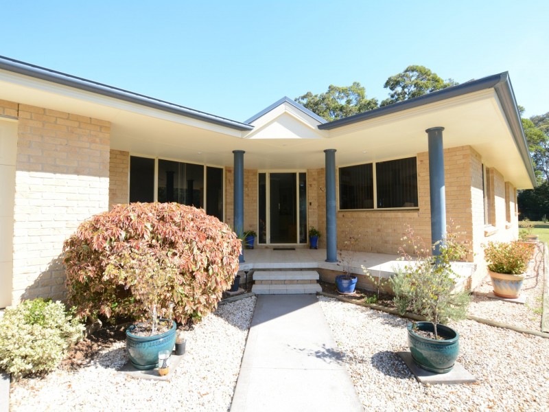 6 Windamere Place, Old Bar NSW 2430