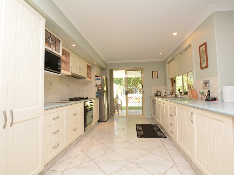6 Windamere Place, Old Bar NSW 2430
