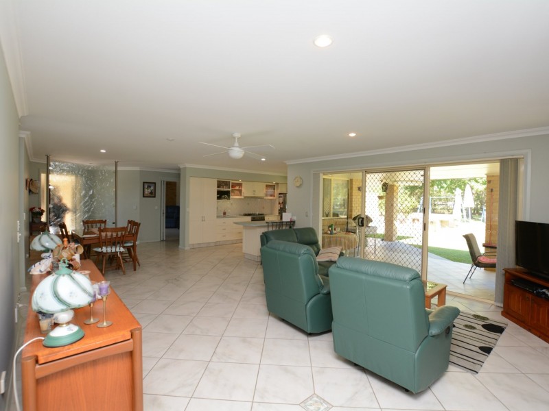 6 Windamere Place, Old Bar NSW 2430