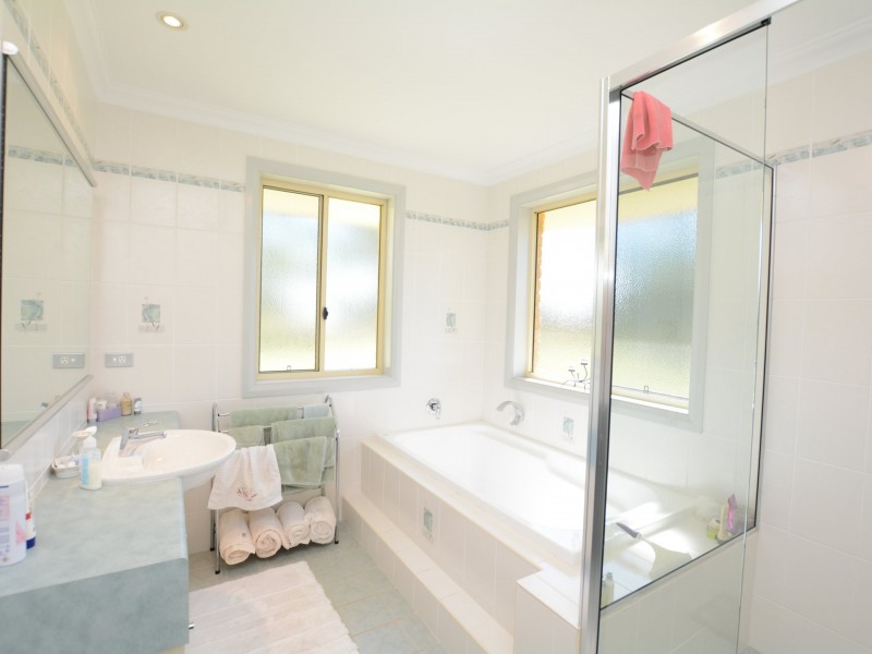 6 Windamere Place, Old Bar NSW 2430