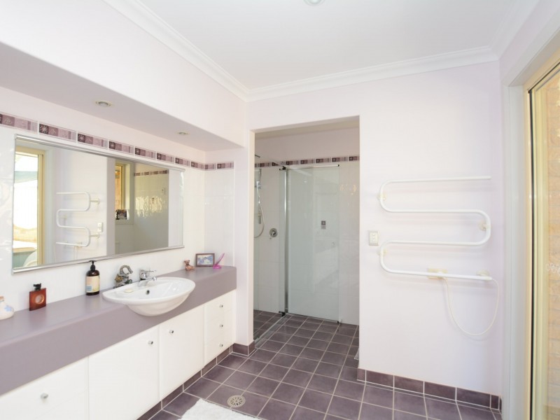 6 Windamere Place, Old Bar NSW 2430