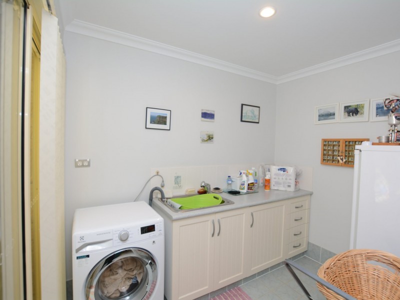 6 Windamere Place, Old Bar NSW 2430