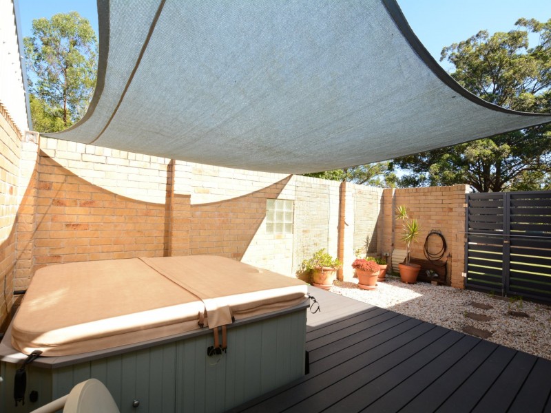6 Windamere Place, Old Bar NSW 2430