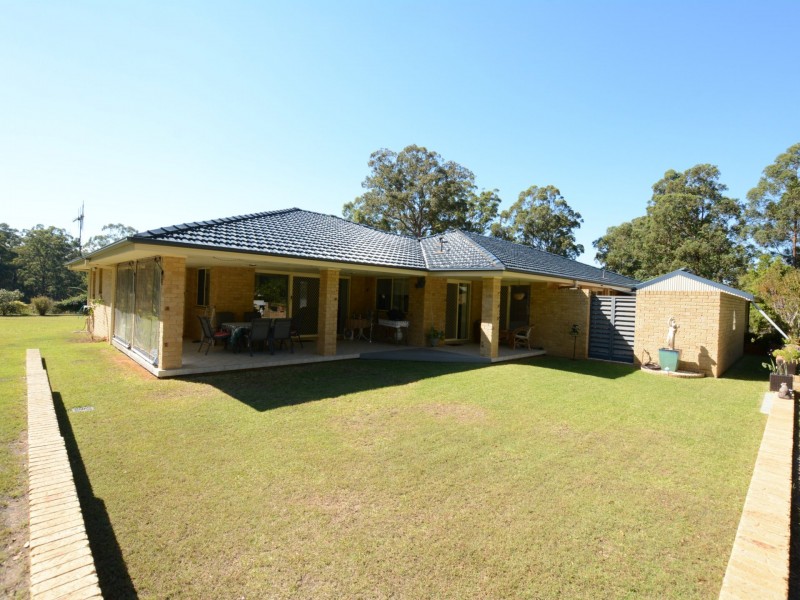 6 Windamere Place, Old Bar NSW 2430