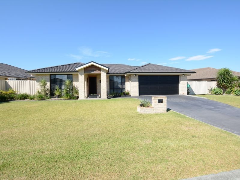 10 Yellowfin Ave, Old Bar NSW 2430