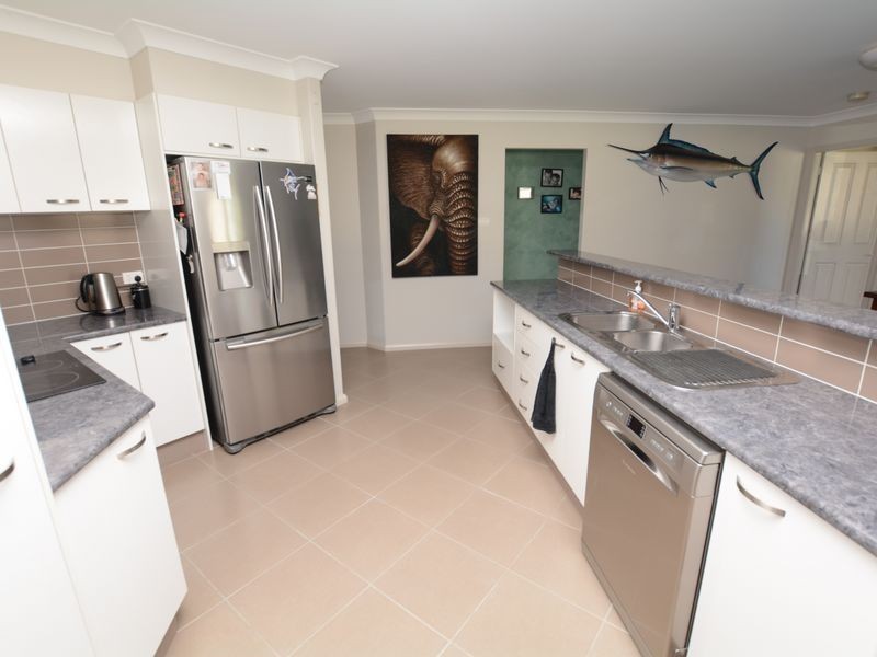 10 Yellowfin Ave, Old Bar NSW 2430