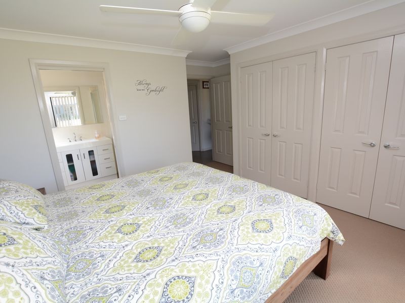 10 Yellowfin Ave, Old Bar NSW 2430