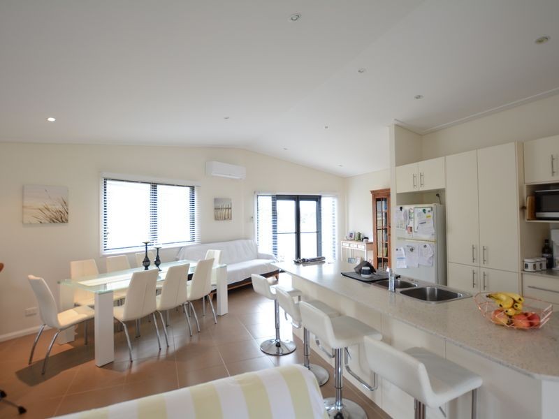 16a Mistral Place, Old Bar NSW 2430