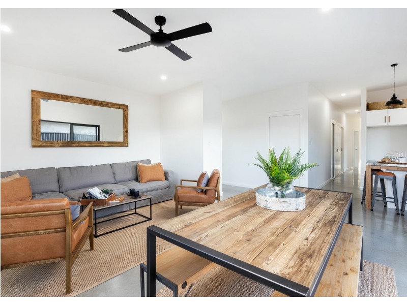 2/8 Tropicbird Crescent, Old Bar NSW 2430