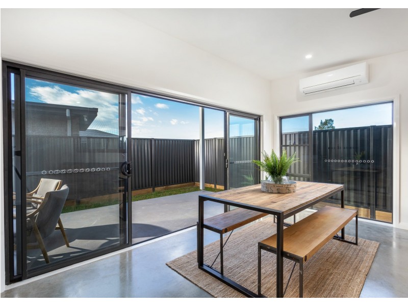 2/8 Tropicbird Crescent, Old Bar NSW 2430