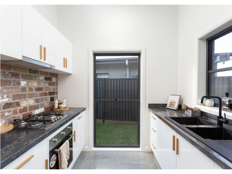 2/8 Tropicbird Crescent, Old Bar NSW 2430