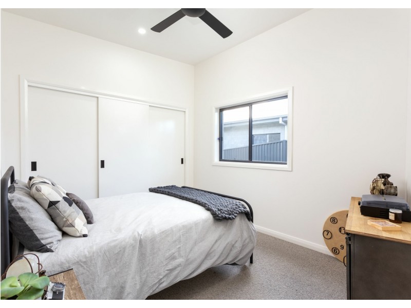 2/8 Tropicbird Crescent, Old Bar NSW 2430