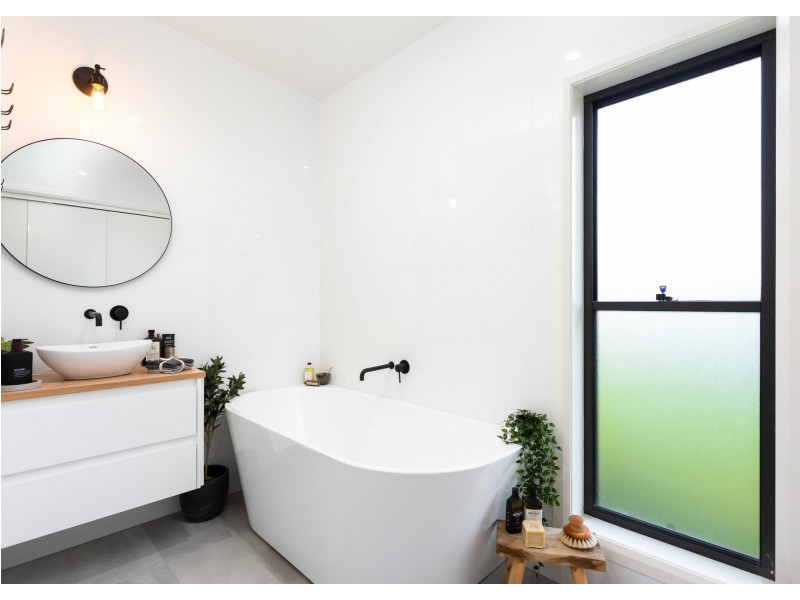 2/8 Tropicbird Crescent, Old Bar NSW 2430