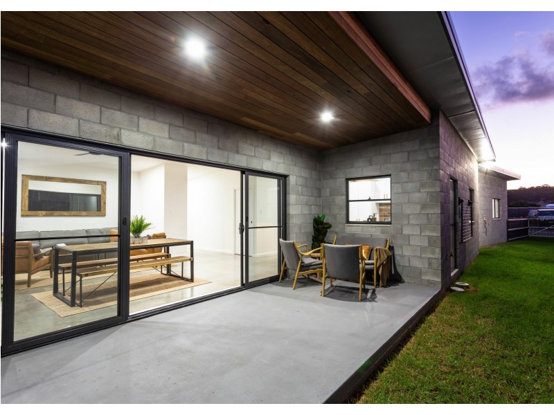 2/8 Tropicbird Crescent, Old Bar NSW 2430