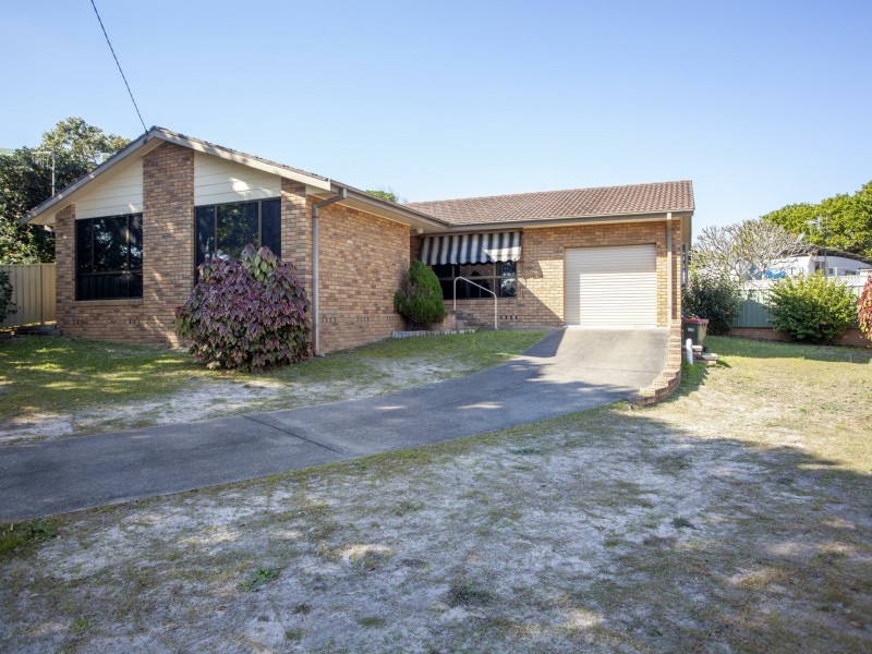 12 Banksia Close, Manning Point NSW 2430