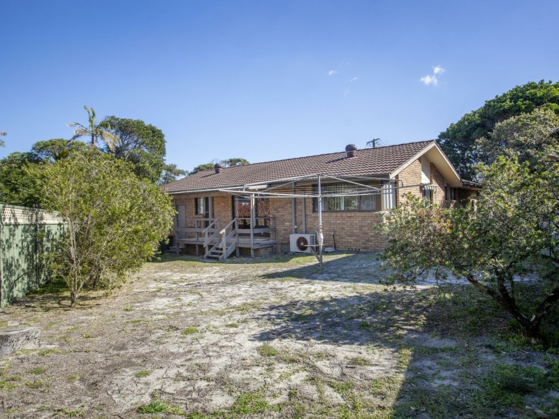 12 Banksia Close, Manning Point NSW 2430