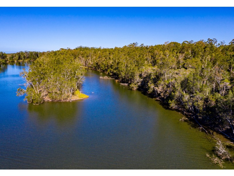555 Follies Road, Old Bar NSW 2430