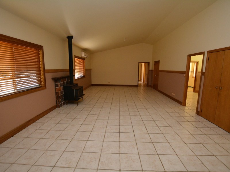962 Old Bar Road, Old Bar NSW 2430
