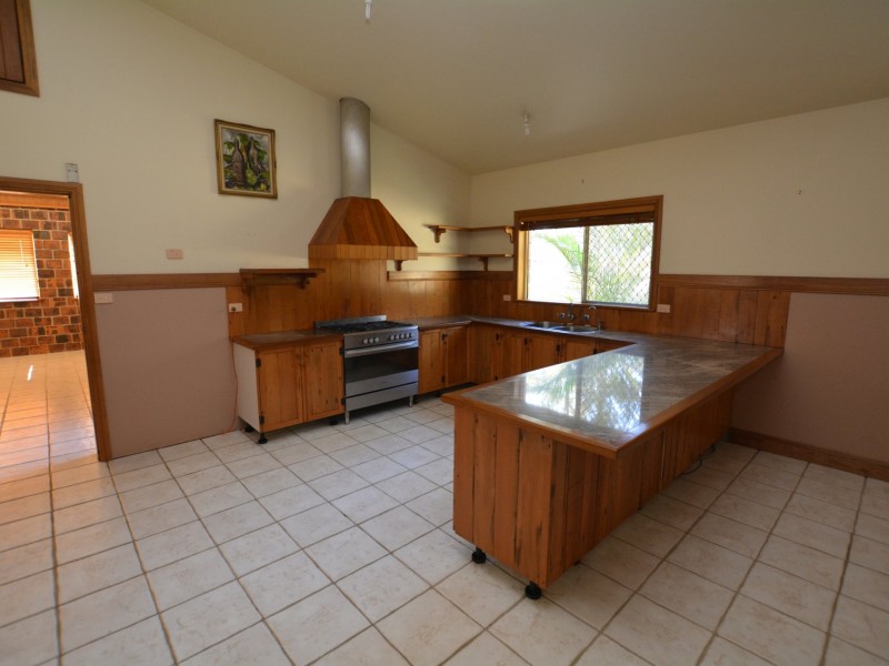 962 Old Bar Road, Old Bar NSW 2430
