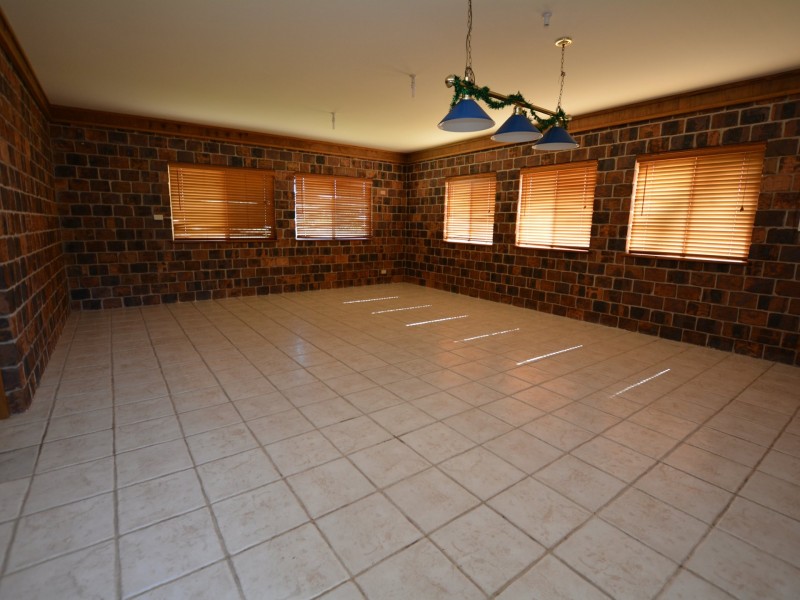 962 Old Bar Road, Old Bar NSW 2430