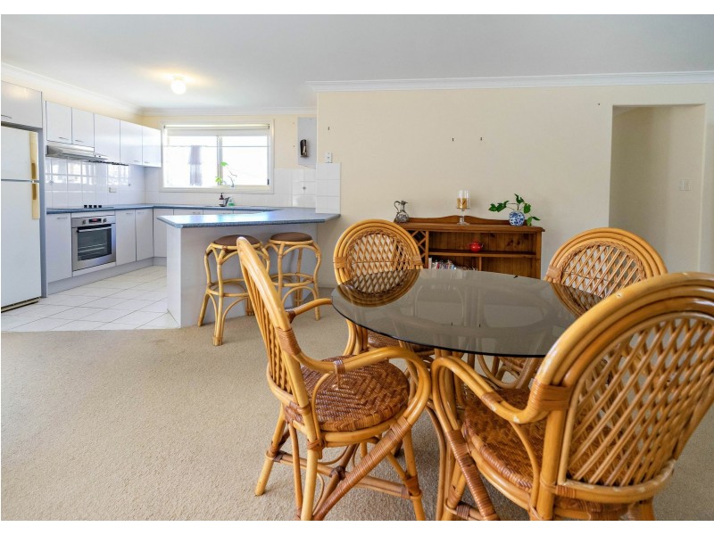 2/70 Old Bar Road, Old Bar NSW 2430