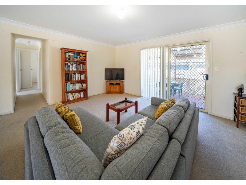 2/70 Old Bar Road, Old Bar NSW 2430