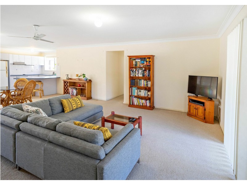 2/70 Old Bar Road, Old Bar NSW 2430