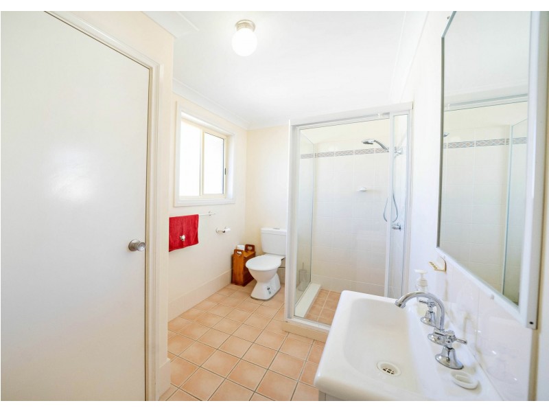 2/70 Old Bar Road, Old Bar NSW 2430