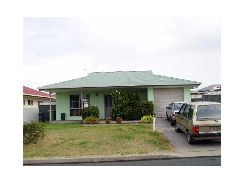 4 Banyula Drive, Old Bar NSW 2430
