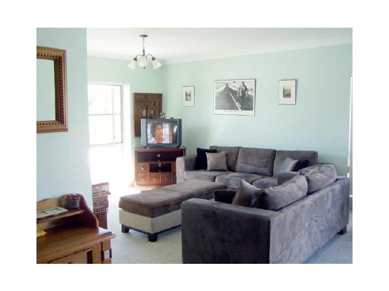 4 Banyula Drive, Old Bar NSW 2430