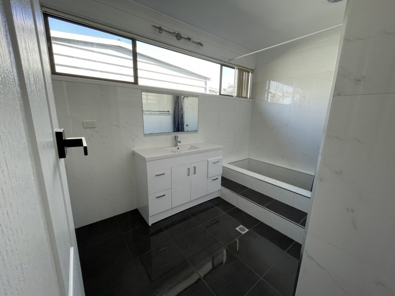 69 Old Bar Road, Old Bar NSW 2430
