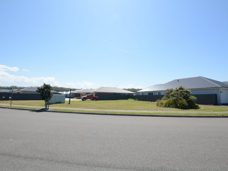 41B Bluehaven Drive, Old Bar NSW 2430