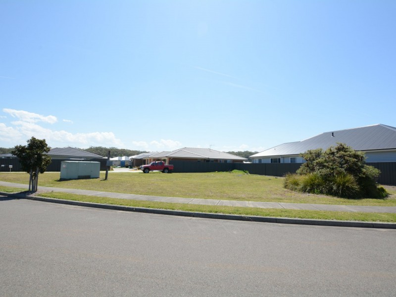 41B Bluehaven Drive, Old Bar NSW 2430