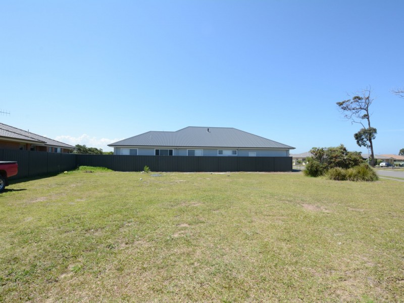 41B Bluehaven Drive, Old Bar NSW 2430