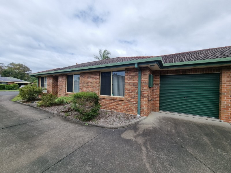 1/4 Sunrise Close, Old Bar NSW 2430